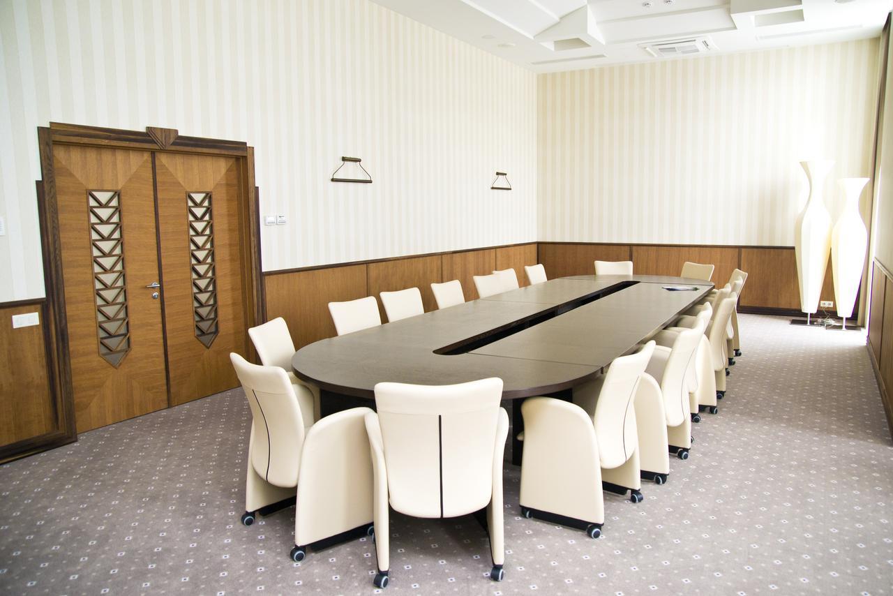 Superior Golf And Spa Resort Kharkov Ngoại thất bức ảnh